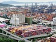Một cảng hàng hóa tại tỉnh Quảng Đông, Trung Quốc. (Ảnh: AFP/TTXVN)