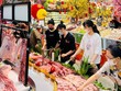 Cung cầu hàng hóa thiết yếu trong ngày 30 Tết Giáp Thìn diễn ra bình thường, không có diễn biến bất thường về giá.