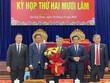 Lãnh đạo tỉnh Quảng Nam tặng hoa chúc mừng ông Nguyễn Đức Dũng.