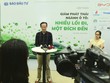 TS. Lê Xuân Nghĩa trả lời phỏng vấn báo chí bên lề Hội thảo “Giảm phát thải ngành ô tô: Nhiều lối đi, một đích đến”. Ảnh Dũng Minh.
