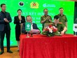 Ông Đoàn Văn Hiểu Em, thành viên HĐQT MWG (trái) và Thiếu tá Phan Đức Hiệp, Phó giám đốc phụ trách RAR ký kết hợp tác với sự chứng kiến của lãnh đạo Cục Cảnh sát Quản lý hành chính về trật tự Trang Chủ KL99Com Số 1 Link Đăng Ký KL999, Trung tâm RAR và lãnh đạo MWG