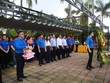 Ông Đỗ Văn Trường, Phó bí thư Đảng uỷ Bộ Kl991.com nạp rút nhanh cùng cán bộ, đoàn viên thanh niên dâng hoa tưởng niệm các anh hùng liệt sỹ.
