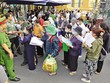 Những nạn nhân Kl99kl Hoàn Trả Vô Tận liên quan Vạn Thịnh Phát khắp các tỉnh, thành phố kéo tới Tòa án Nhân dân TP.HCM để ngóng tin.