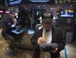 Dow Jones lần đầu tiên đóng cửa trên mức 18.000 điểm sau thông tin tích cực về GDP quý III - Ảnh: Reuters
