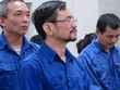 Bị cáo Hồng, đeo kính.