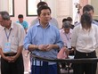 Bị cáo Đạt (ở giữa).