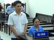 Bị cáo Thuật và Hạnh tại phiên tòa sơ thẩm.