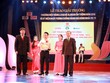 Ông Trần Văn Mạnh - Chủ tịch HĐQT kiêm Tổng giám đốc BID Việt Nam (giữa) nhận giải thưởng