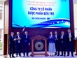 Ông Vũ Quang Đông, Phó chủ tịch HĐQT DBT đánh cồng khai trương phiên giao dịch mới tại HOSE
