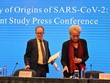 Peter Ben Embarek và Marion Koopmans đến dự cuộc họp báo để kết thúc chuyến thăm của nhóm chuyên gia quốc tế từ Tổ chức Y tế Thế giới (WHO) tại thành phố Vũ Hán, Trung Quốc vào ngày 9/2/2021. Ảnh: Getty Images