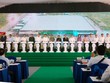 Thủ tướng Phạm Minh Chính cùng đại biểu thực hiện nghi thức khánh thành Nhà máy Hayat Kimya Việt Nam tại Khu công nghiệp Becamex - Bình Phước.