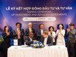Ông Thomas Jacobs, Giám đốc Quốc gia IFC tại Việt Nam, Campuchia và Lào (trái) ký kết hợp đồng tư vấn cùng ông Mai Thụy Nhân, Tổng Giám đốc GS25 Việt Nam, TP Hồ Chí Minh