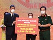Ông Lưu Trung Thái, Phó Chủ tịch Hội đồng quản trị, Tổng giám đốc MB trao tặng chương trình “Hà Nội chung tay hành động đẩy lùi dịch COVID-19” do UBND và Uỷ ban Mặt trận Tổ quốc Việt Nam TP. Hà Nội phát động