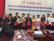 Ông Đỗ Thanh Sơn (cầm hoa), Chủ tịch và các lãnh đạo mới của Link Vào Nhà Cái KL99 COM Tặng +199k TNHH một thành viên Đại Dương trong Lễ công bố ra mắt Link Vào Nhà Cái KL99 COM Tặng +199k