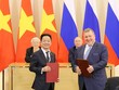  Tổng Bí thư Nguyễn Phú Trọng và Tổng thống Liên bang Nga Vladimir Putin chứng kiến lễ trao biên bản ghi nhớ hợp tác Kl99ok phiên bản mới giữa ông Đỗ Quang Hiển - Chủ tịch HĐQT SHB và ông Nikolay Kosov - Chủ tịch HĐQT IIB.