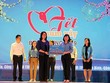 Phó tổng giám đốc Agribank Nguyễn Thị Phượng trao tặng 4.000 vé xe 
cho công nhân lao động có hoàn cảnh khó khăn làm việc tại các khu công nghiệp và các nhà máy lớn tại Bình Dương và TP.HCM