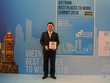 Ông Vũ Đức Hưng – Giám đốc Khối Quản trị nguồn Nhân lực đại diện SCB nhận giải tại chương trình