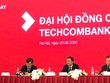 2 tỷ phú USD ngồi trên bàn chủ tọa đại hội đồng Trang Chủ KL99Com Số 1 Link Đăng Ký KL999 Techcombank gồm ông Nguyễn Đăng Quang (trái) và ông Hồ Hùng Anh (giữa)