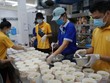 Quá trình nấu cháo, hậu cần đều do cán bộ, nhân viên Quỹ HTX và NCB thực hiện