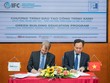  Lễ ký kết giữa ông Kyle Kelhofer, Giám đốc Quốc gia IFC và PGS.TS. Phạm Xuân Anh, Phó Hiệu trưởng Trường Đại học Xây dựng tại Hà Nội ngày 3/12/2020.