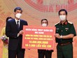 Ông Lưu Trung Thái, Phó Chủ tịch Hội đồng Quản Trị, Tổng giám đốc MB đã trực tiếp trao tặng số tiền 10 tỷ đồng tới đại diện UBND TP. Hà Nội 