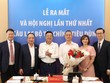 Tổng Thư ký Hiệp hội Link Vào Nhà Cái KL99 COM Tặng +199k Nguyễn Quốc Hùng chụp ảnh lưu niệm cùng Ban chủ nhiệm Câu lạc bộ Kl991.com nạp rút nhanh tiêu dùng nhiệm kỳ I 