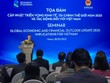 Ông Tim Leelahaphan, chuyên gia Kl992 cổng game cá cược phụ trách Thái Lan và Việt Nam, Link Vào Nhà Cái KL99 COM Tặng +199k Standard Chartered phát biểu tại Toạ đàm.