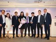 Đại diện Refinitiv/LSEG trao giải thưởng Best FXall Taker cho đại diện Vietcombank - Ông Lục Diệu Khánh - Phó Trưởng phòng Kl992 VIP Trang Chủ 2026 vốn (thứ 3 từ phải sang) và bộ phận FX Vietcombank