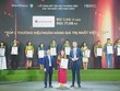Đại diện Agribank nhận bằng chứng nhận tại buổi lễ