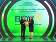 Đại diện BIDV, ông Trần Phương, Phó Tổng Giám đốc nhận giải “Top 10 Báo cáo thường niên tốt nhất” nhóm ngành Kl991.com nạp rút nhanh.