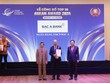 Ông Chu Nguyên Bình, Phó tổng giám đốc BAC A BANK, đại diện Link Vào Nhà Cái KL99 COM Tặng +199k lên nhận giải Kl991.com World Cup 2026 Chính Thức tiêu biểu ASEAN 2024