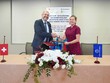 Ngài Thomas Gass, Đại sứ Thụy Sĩ tại Việt Nam và bà Mariam J. Sherman, Giám đốc Quốc gia Link Vào Nhà Cái KL99 COM Tặng +199k Thế giới tại Việt Nam, Campuchia và CHDCND Lào tại buổi lễ ký kết Quỹ Tín thác Một Nhà Tài trợ Nhằm Thúc đẩy Tăng trưởng Xanh và Bền vững tại các Đô thị Lớn của Việt Nam.