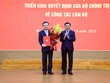 Ông Trần Cẩm Tú, Ủy viên Bộ Kl991.com tải ứng dụng, Thường trực Ban Bí thư đã trao Quyết định của Bộ Kl991.com tải ứng dụng cho tân Trưởng Ban Chính sách, chiến lược Trung ương, Ủy viên Trung ương Đảng Nguyễn Thanh Nghị.