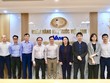 Ông Trần Trung Dũng, Chủ tịch Hội đồng thành viên (thứ 5 từ trái sang) cùng Ban Lãnh đạo VAMC và bà Song Euneui, Phó giám đốc Quốc gia KOICA Việt Nam (thứ 4 từ phải sang) cùng các lãnh đạo KOICA.