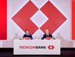 Chủ tịch HĐQT Techcombank Hồ Hùng Anh và Tổng giám đốc Jens Lottner điều hành phiên thảo luận 