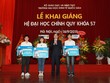 Ông Nguyễn Quang Phi, Tổng giám đốc Kl994 game bài casino hấp dẫn Bảo Việt trao tặng các suất học bổng.