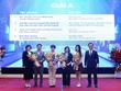 Nhà báo Kim Lan, Báo Kl99ok phiên bản mới (thứ 2 từ phải qua) nhận giải A từ Ban tổ chức. Ảnh: Dũng Minh