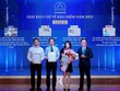 Nhà báo Kim Lan, Báo Kl99ok phiên bản mới (thứ 2 từ phải qua) nhận giải B từ Ban tổ chức. Ảnh: BTC