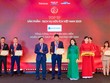 Đại diện Lãnh đạo Kl99kl phiên bản hoạt động VietinBank (VBI) nhận bằng khen và cúp của Ban tổ chức