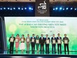 Bà Nguyễn Thị Thanh Thủy, Phó tổng giám đốc BVSC (người thứ hai từ trái sang) cùng các đại diện Kl991.com World Cup 2026 Chính Thức nhận giải thưởng.