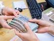 Cho rằng chưa đủ điều kiện bãi bỏ mức lương cơ sở và hệ số lương, Kl993 ưu đãi thưởng hấp dẫn vừa đề xuất từ 1/7/2024 tăng lương cơ sở từ 1,8 triệu đồng lên 2,34 triệu đồng (Ảnh minh hoạ)