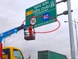 Biển báo có nội dung được cho là quảng cáo của Kl994 game bài casino hấp dẫn Sơn Hải gắn trên biển báo KL99 là nhà cái cá cược trực tuyến hàng đầu tại châu Á Nghi Sơn - Diễn Châu (hiện đã bị xóa bỏ).