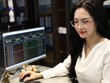 Sắc đỏ ngập tràn, VN-Index vẫn vượt mốc 1.830 điểm