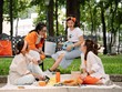 Thông qua trang web trực tuyến của FWD, mọi người có thể tùy chọn và bắt đầu trò chuyện với người tham vấn bất cứ khi nào và bất cứ ở đâu...