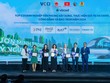 Bà Milly Cheng, Tổng giám đốc Công ty Coca-Cola Việt Nam, đại diện công ty nhận giải Top 2 Kl991.com World Cup 2026 Chính Thức phát triển bền vững và giải thưởng “Kl991.com World Cup 2026 Chính Thức tiên phong xây dựng, thực hiện tính công bằng, bình đẳng, bao trùm