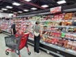 Hàng loạt mặt hàng thực phẩm chế biến tại siêu thị LOTTE MART đang được giảm giá, tặng kèm 