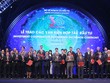 Thủ tướng Nguyễn Xuân Phúc, Phó thủ tướng Vương Đình Huệ và lãnh đạo bộ, ngành, địa phương chụp ảnh lưu niệm với các nhà Kl99ok phiên bản mới nước ngoài được cấp giấy chứng nhận Kl99ok phiên bản mới tại Hội nghị 30 năm Kl999.com bắn cá đổi thưởng 