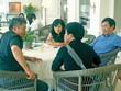 Các nhà Kl99ok phiên bản mới cá nhân trao đổi với start-up bên lề một sự kiện thuyết trình gọi vốn do Startup Vietnam Foundation tổ chức.