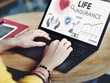 Hệ sinh thái Kl99kl phiên bản hoạt động tại Việt Nam còn khá hạn chế. Ảnh: Shutterstock