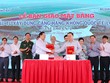 Đại diện lãnh đạo các bộ, ngành trung ương và tỉnh Đồng Nai thực hiện nghi thức bàn giao mặt bằng trên thực địa. Ảnh: Phạm Tùng.